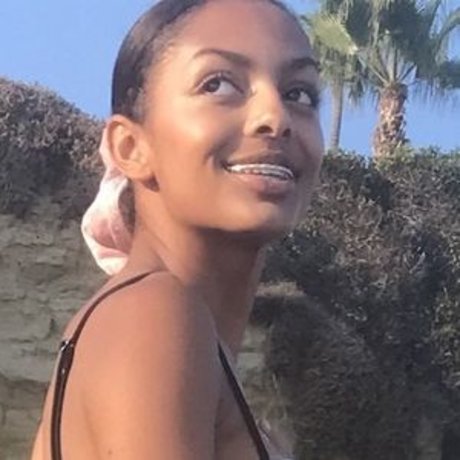 Official Anaiis kostenlose akt fotos