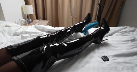 teen brille onlyfans erotische pornographische foto