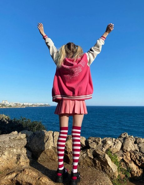 dünne asiatische teenager-onlyfans sexy erotische bild