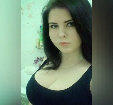 zierliche kostenlose onlyfans erotische top bild