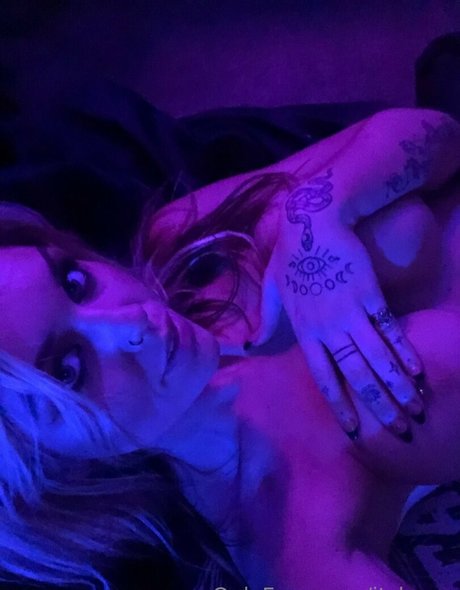 itsleoxo pornostar kunst foto