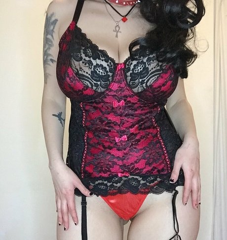 bustybunnybabe model nacktheit fotos