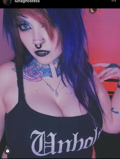 Lunaghostess erwachsene hübsche bilder