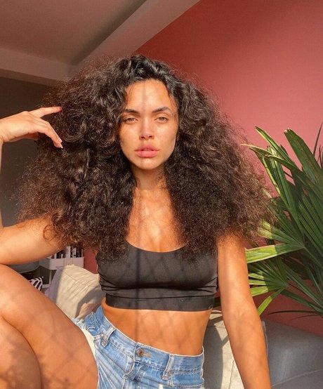 Giovana Cordeiro model erotische bilder