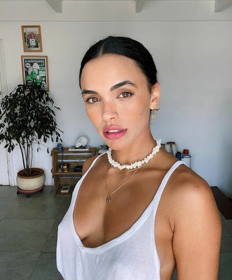 Giovana Cordeiro erotische nackte archiv