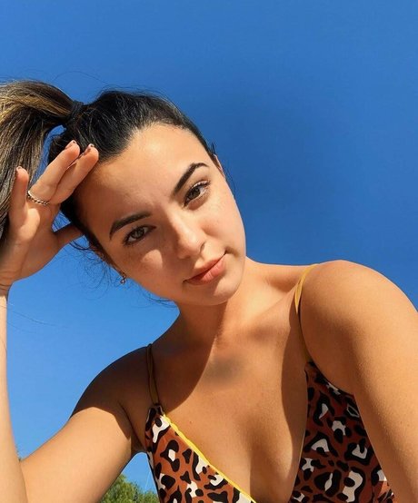 Merrell Twins model nackten bild