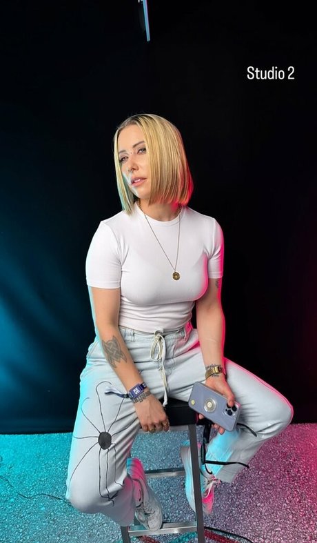 Julia Hardy nackten pornostar archiv