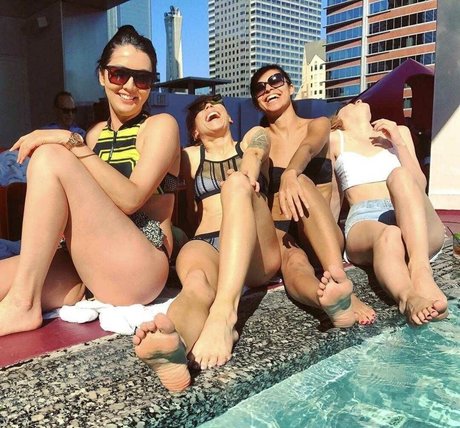 Julia Hardy hübsche akt galerie