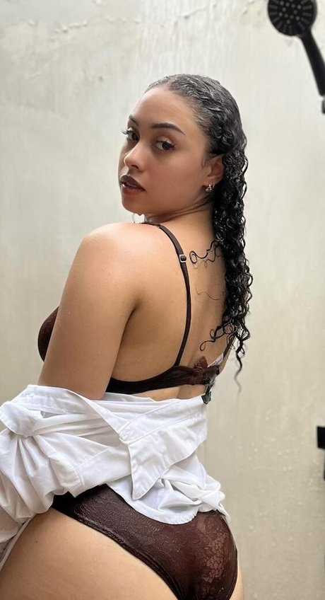 Arielle Tara exklusive nackte bild