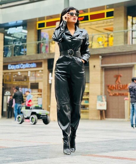 Neha Singh model schöne bilder