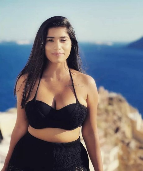 Pratika Sood model nette galerie