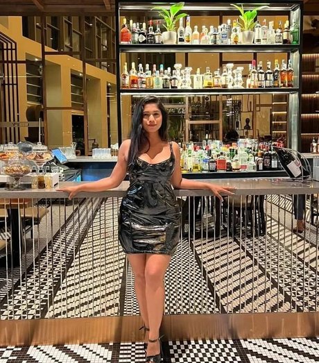 Pratika Sood erotische hd bild