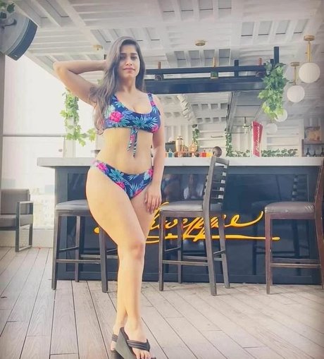 Pratika Sood nackt pornostar fotos