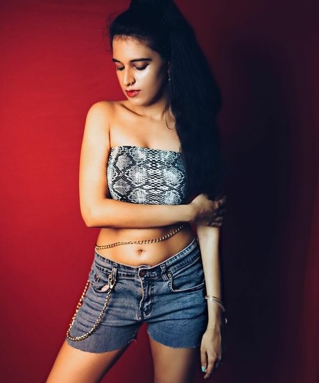 Foxy Queen nackt erwachsene bilder