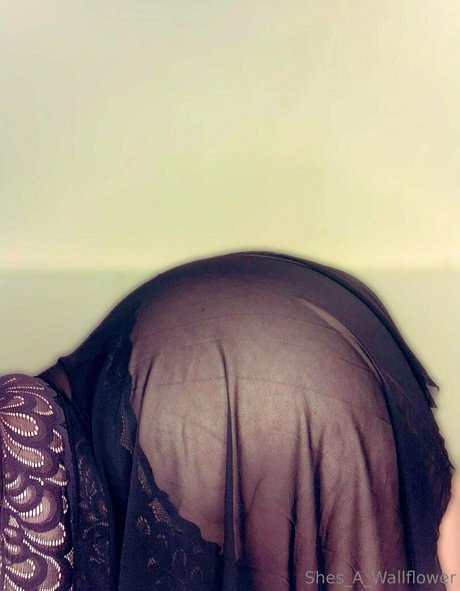 shes a wallflower nacktheit schöne fotos