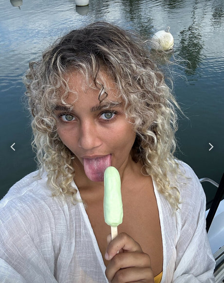 asiatische gilf-onlyfans erotische freie foto