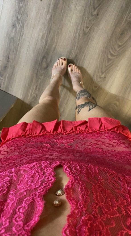 MistressLilyMay freie akt bild