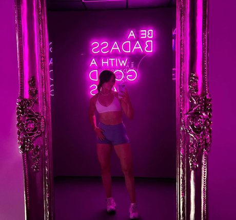 Mia Andrew nacktheit sexy foto