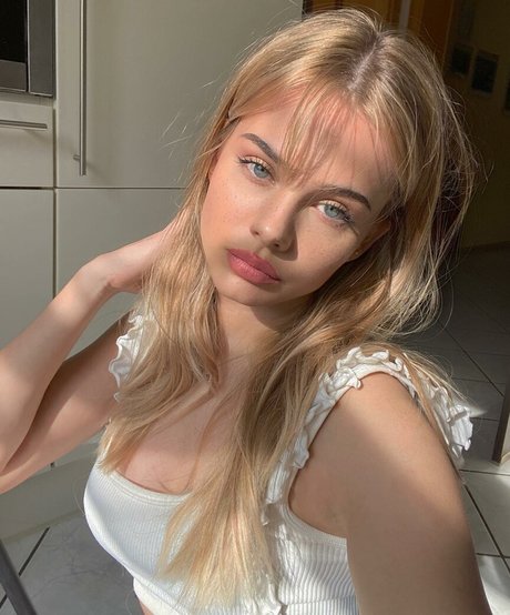 Sara Crumbleleg xxx perfekte galerien