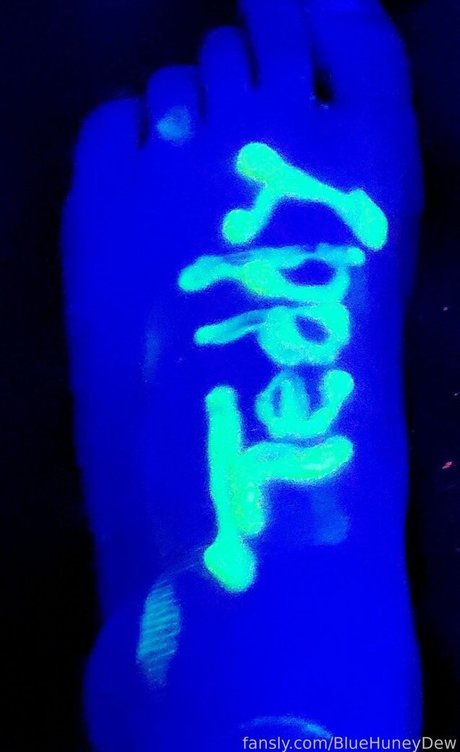 BlueHuneyDew schauspielerin nackten archiv