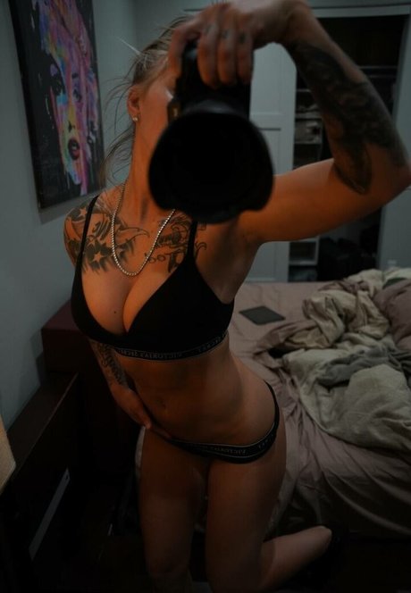 Katie Noel nackt erwachsene bilder