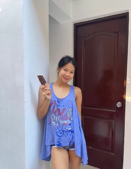 AlexIcy erotische pornostar bild