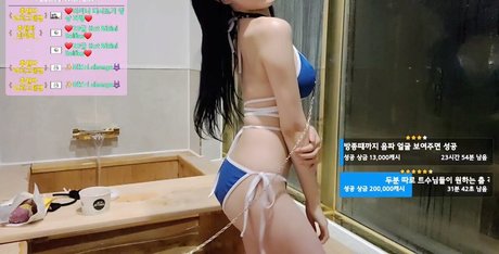 lluchiaa erwachsene akt bild