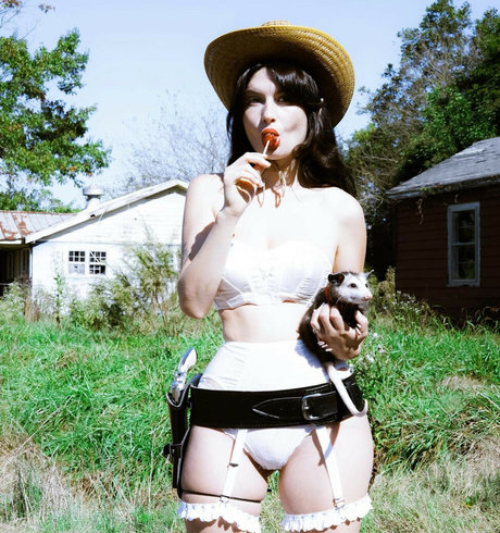 Willow Avalon pornostar galerie