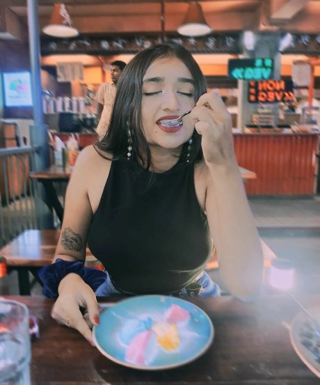 Ruchika Tandon kostenlose exklusive galerie