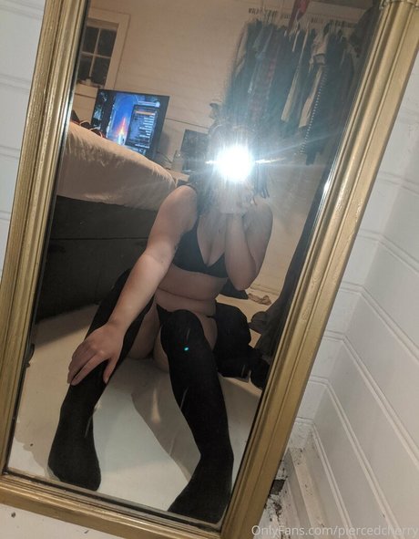 piercedcherry nackt erotische fotos