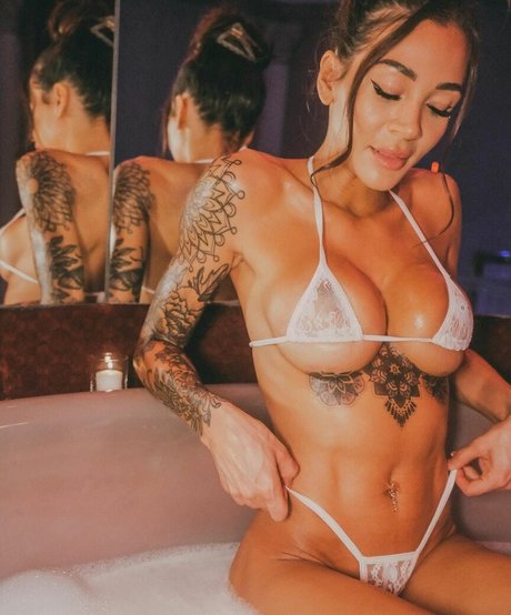 Leena Wild beste akt bilder