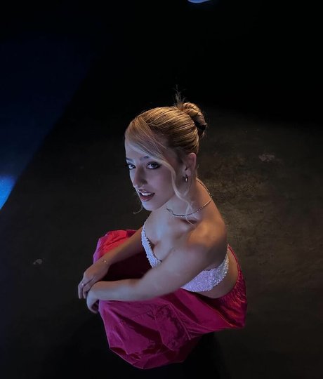 Ariannmusic model nackte foto