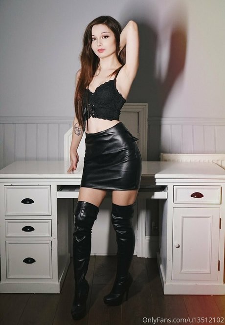 bella jynx nacktheit top bild