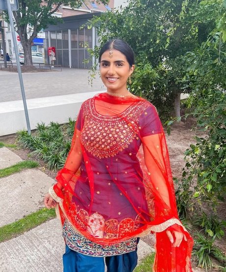 Tindy Kaur pornostar kunst galerie