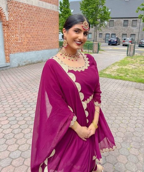 Tindy Kaur hd nackt foto