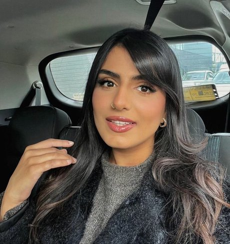 Tindy Kaur exklusive akt bild