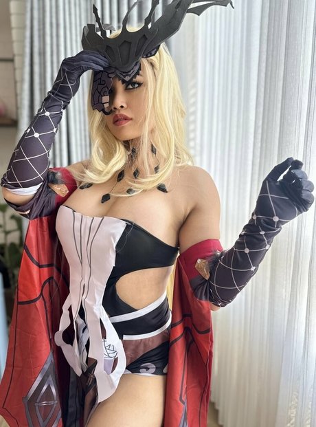 asian eye nackt fotos