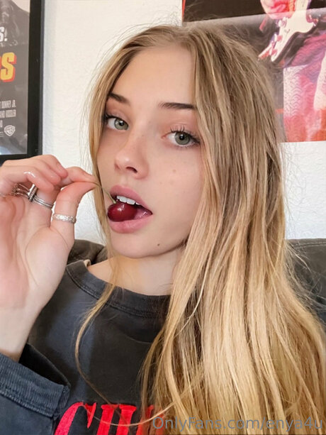 lesben strapon onlyfans erwachsene akt fotos