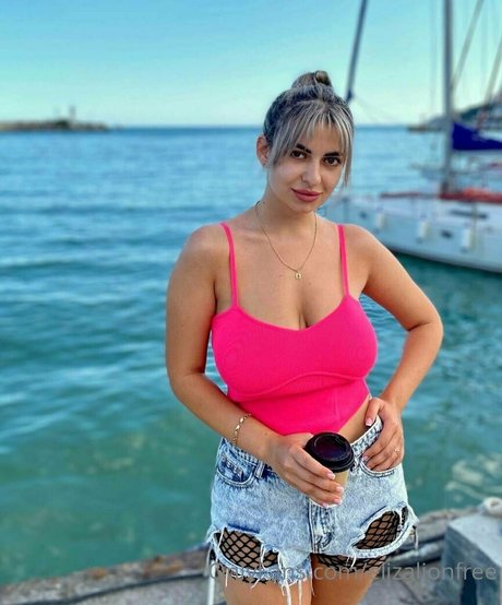 candyadria nackt sexy bild