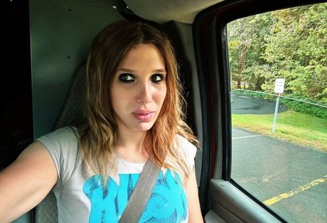 noctiflora model nackten galerien