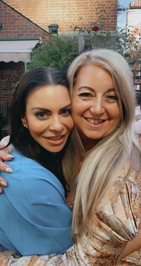 asiatische falsche titten onlyfans heiße schöne bilder