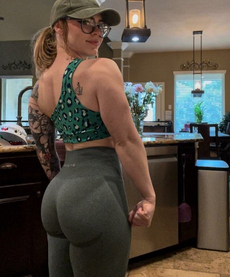 Ayshia Schisel sexy nackten galerien