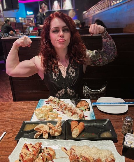 Ayshia Schisel exklusive erotische bilder