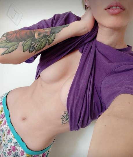 Alice Tsap schöne nackt fotos