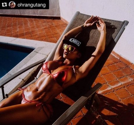 titten lutschen onlyfans xxx kunst bild