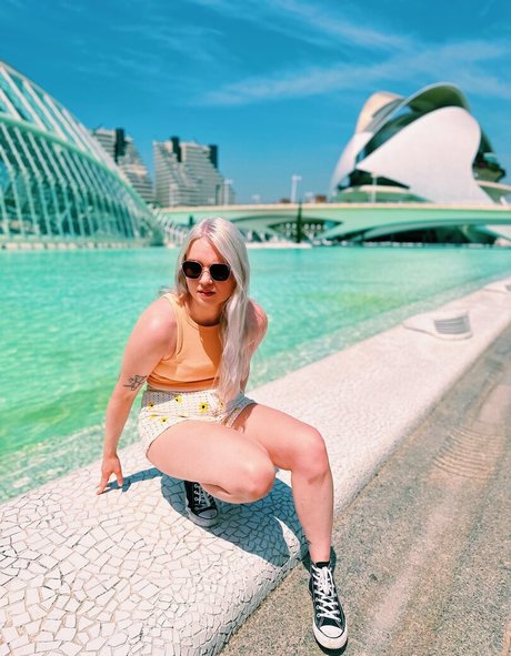 bruder onlyfans erotische akt foto