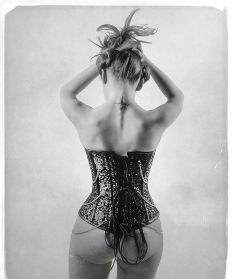 Carmilla K exklusive erwachsene bilder