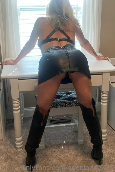 blonde femboy-onlyfans erotische sexy bilder