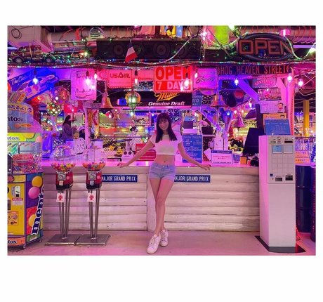 Oshima Rino top sexy bild