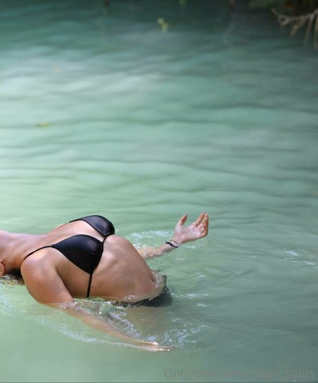 crazy splits model exklusive bild